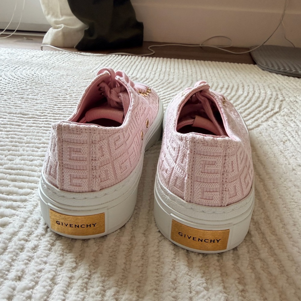 Givenchy Pink Low-Top Logo-Embossed Canvas Sneakers - Picture 5 of 7